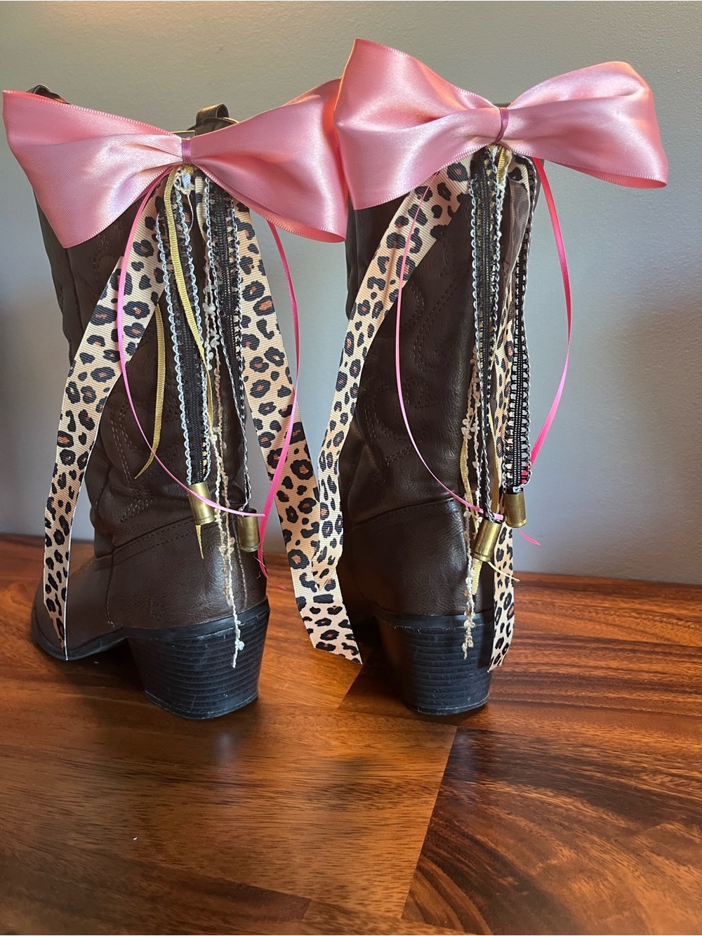Rear Boot Bows with Pink Bow & Leopard Ribbon!